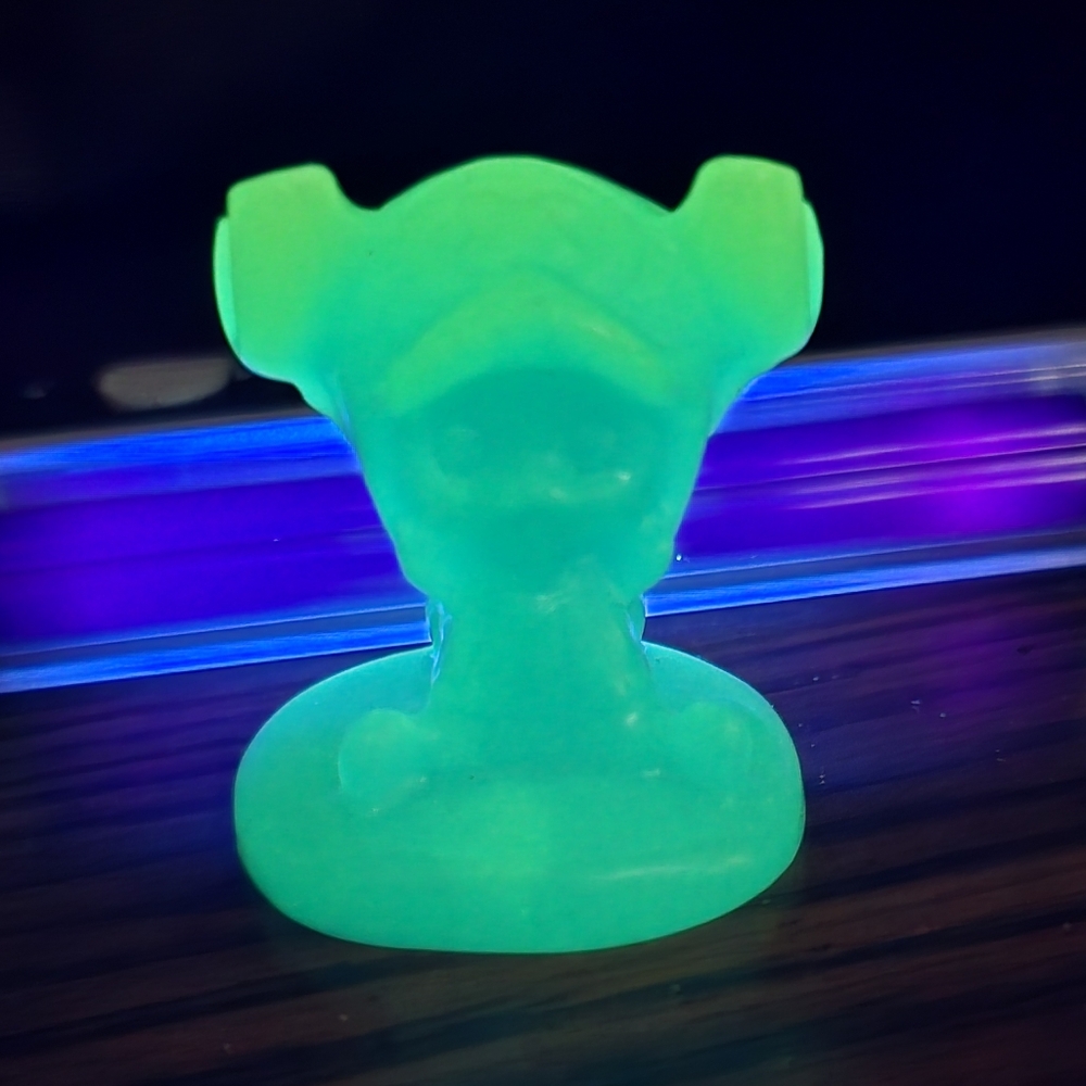 🦌 One Piece Tony Tony Chopper Glowing Carved Statue